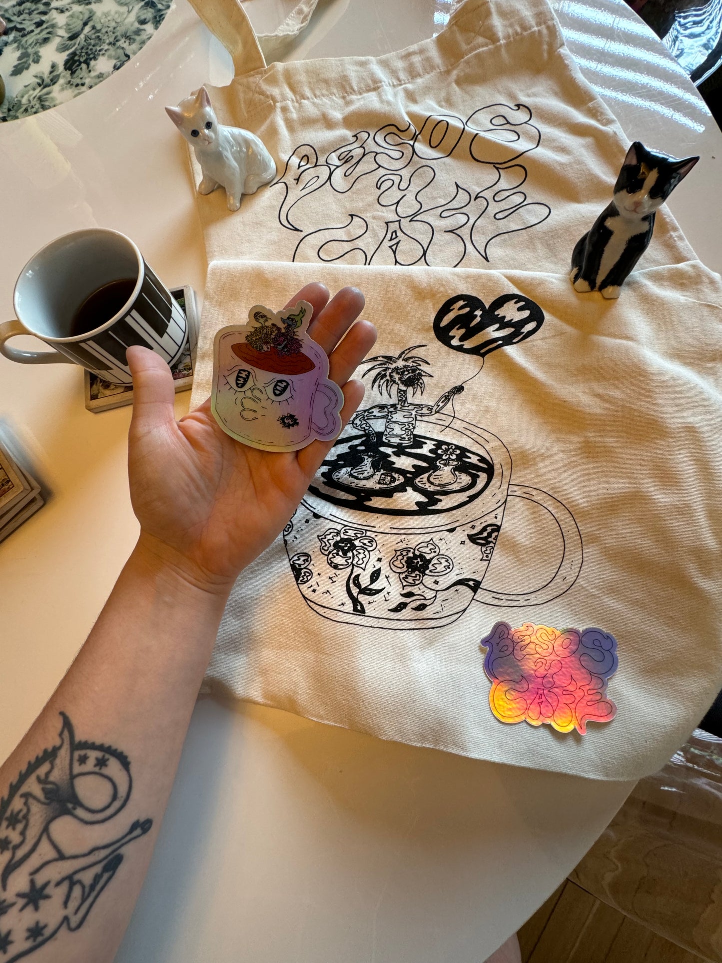 "Besos y Café" tote bag